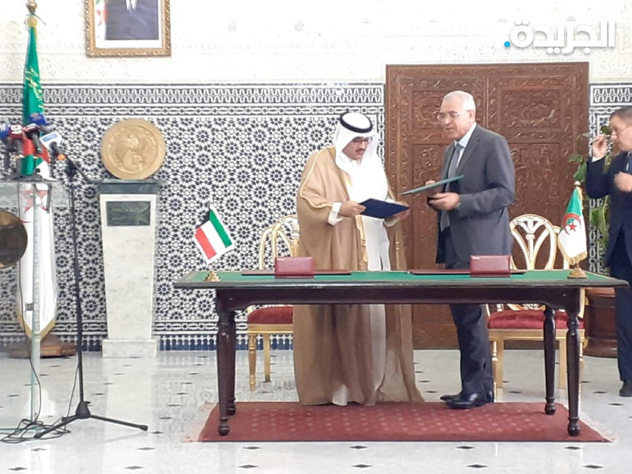 الجلاوي ونظيره الجزائري عقب توقيع الاتفاقية