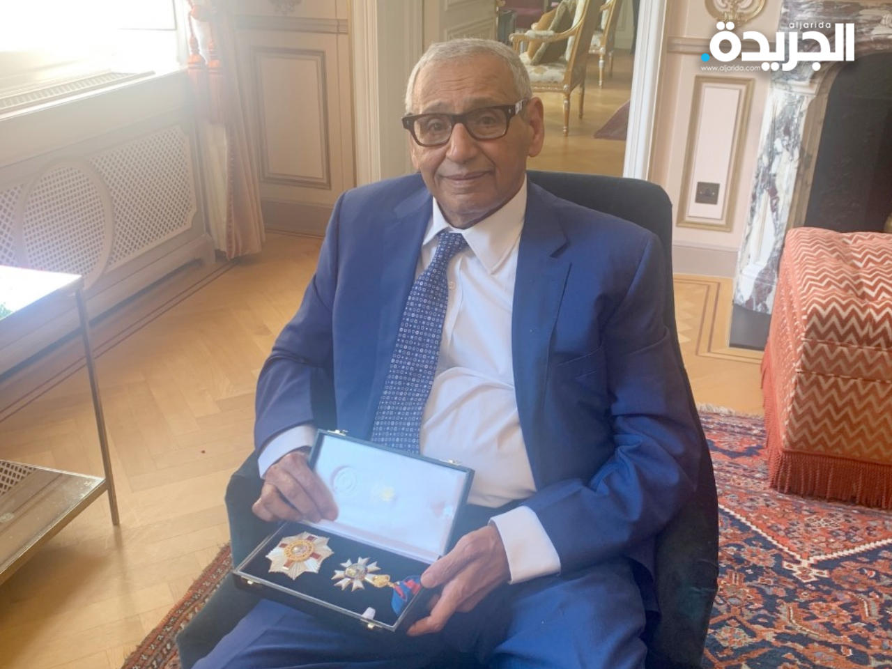 الوسام الذي منحته إليزابيث الثانية للدويسان