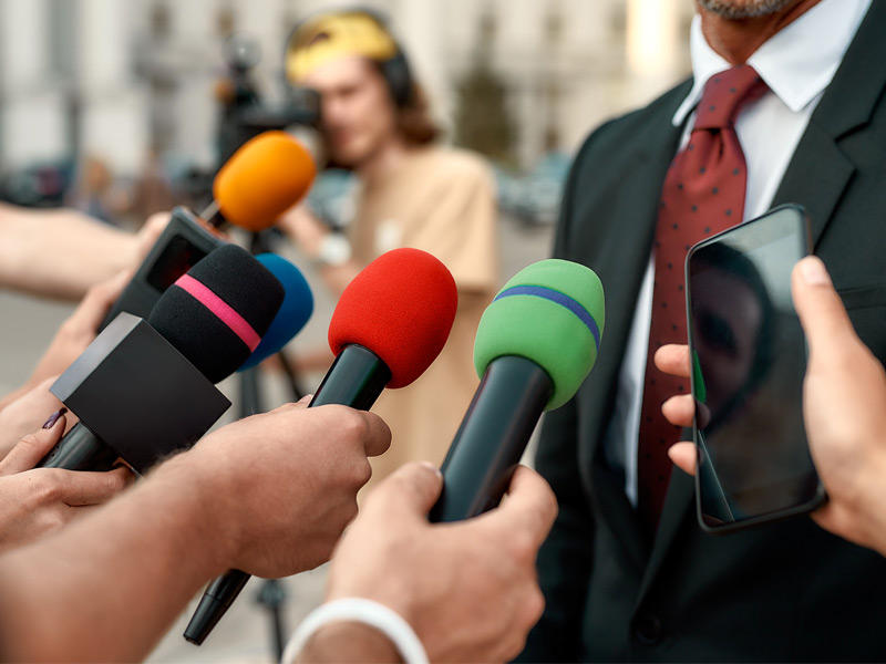 أعمار السياسيين طويلة و«فلوسهم» كثيرة