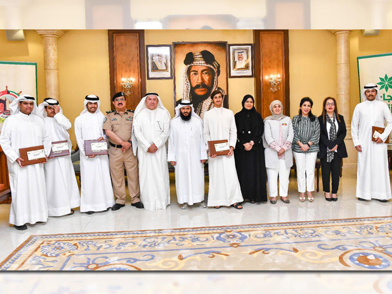 بوشهري والموسى خلال حفل تكريم الطلبة