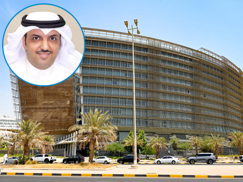 مبنى وزارة التربية وفي الاطار المدير العام لمنطقة الأحمدي التعليمية منصور الديحاني