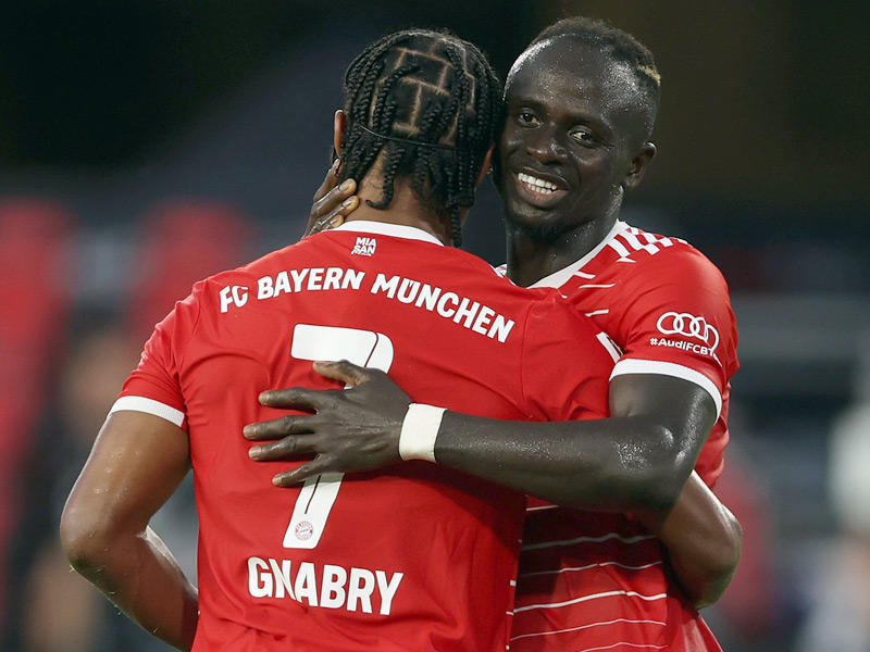 مانيه يحتفل بتسجيل أول أهدافه مع البايرن