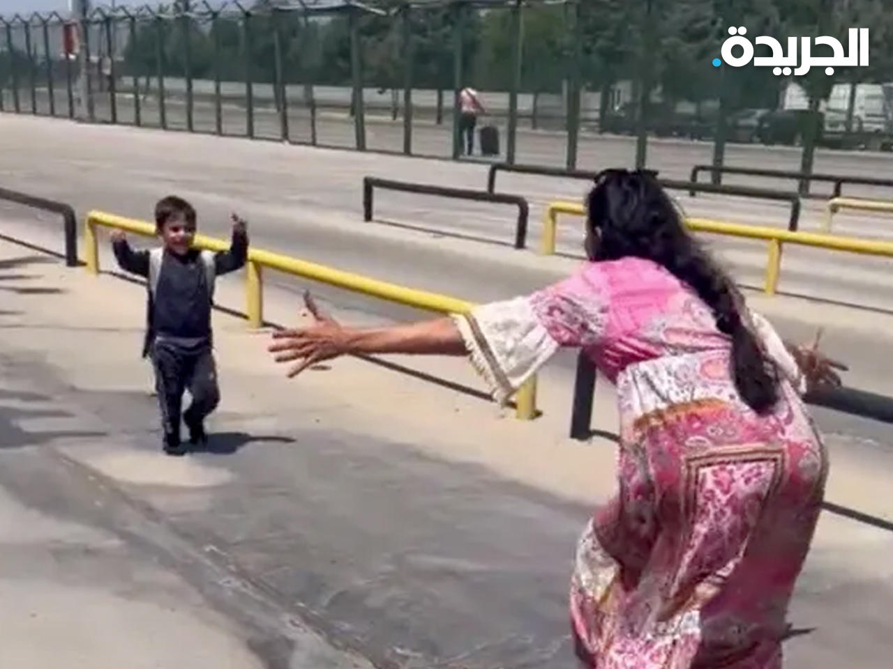 مذيعة أردنية تلتقي ابنها المخطوف منذ 20 يوما بعد إرساله إلى إدلب السورية