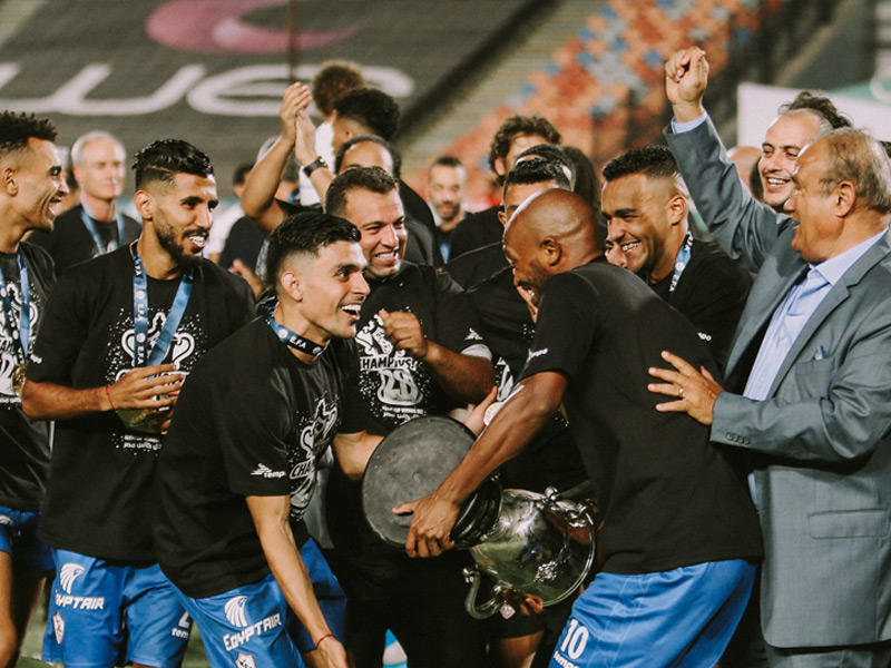 لحظة تتويج الزمالك بكأس مصر