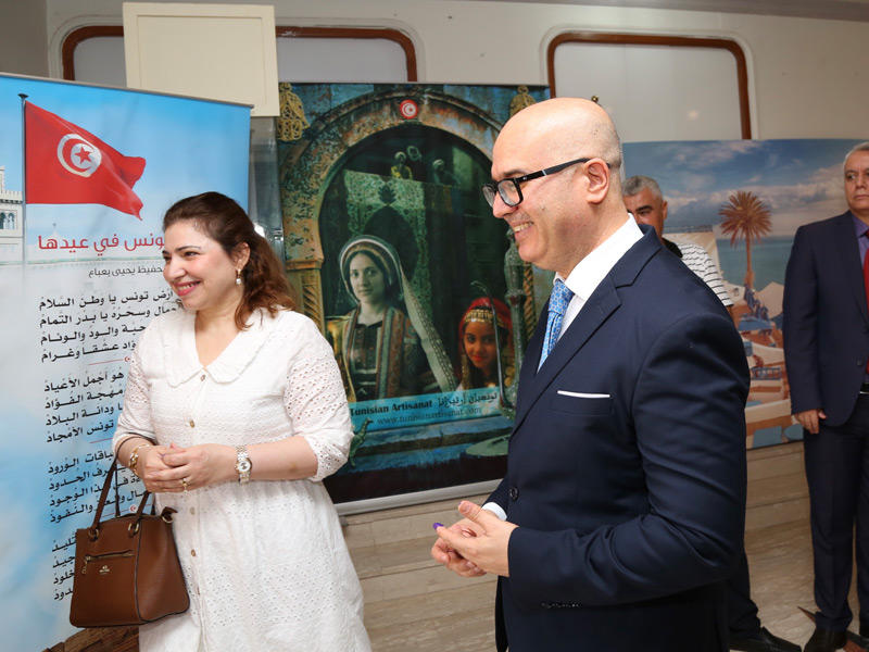 السفير التونسي وحرمه بعد الاقتراع