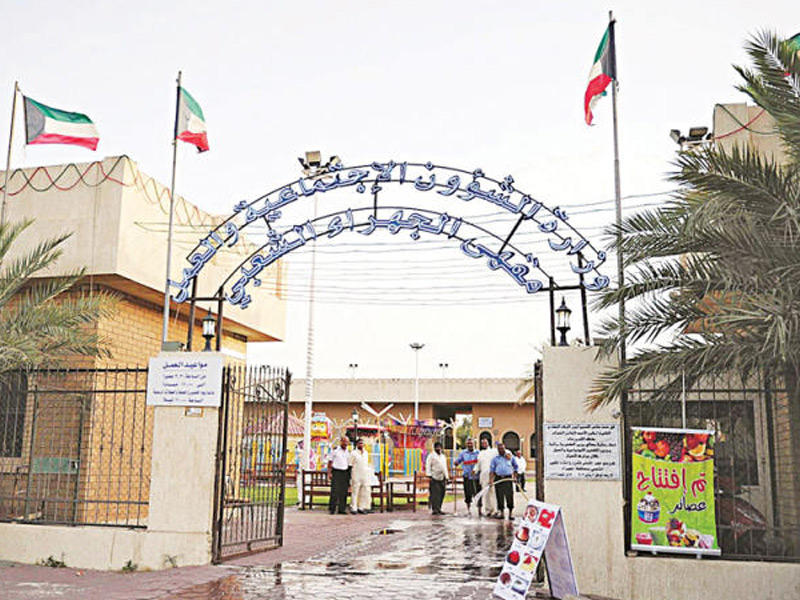 صورة أرشيفية لأحد المقاهي الشعبية في البلاد