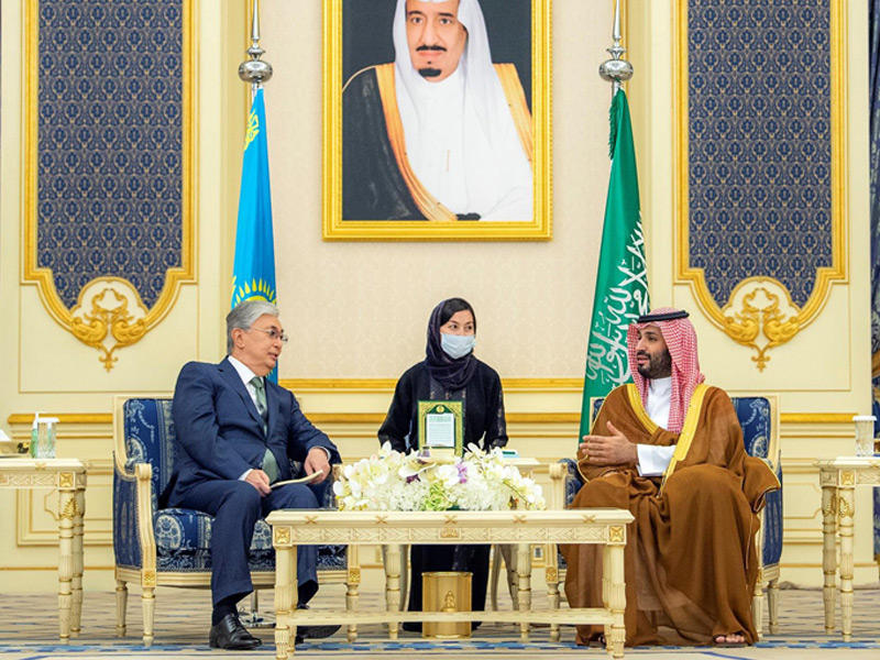 ولي عهد السعودية مستقبلاً رئيس كازاخستان قاسم توكاييف في جدة (واس)