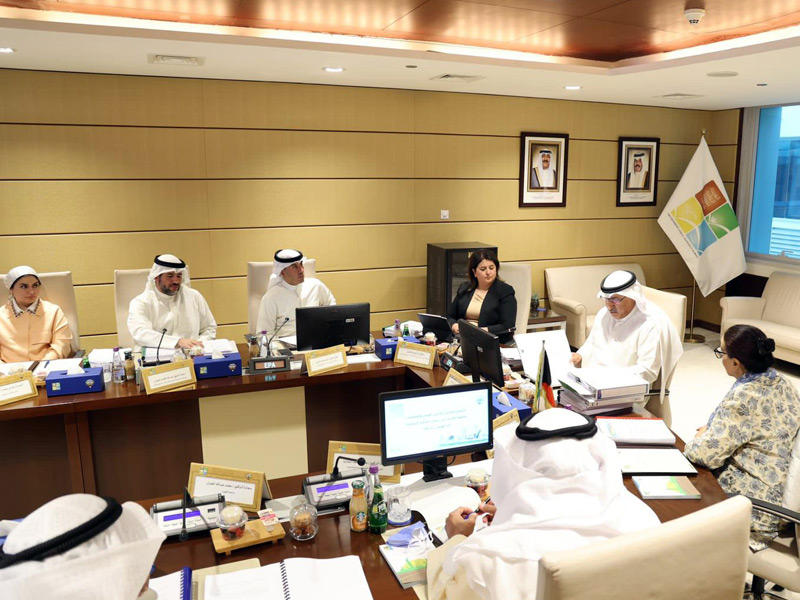 جانب من المشاركين في اجتماع بحث التلوث في «أم الهيمان»