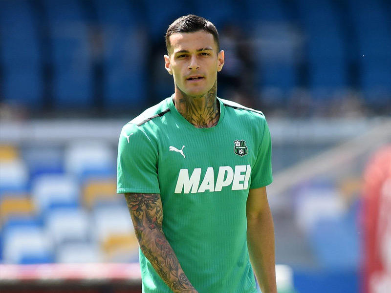 المهاجم الإيطالي جيانلوكا سكاماكا