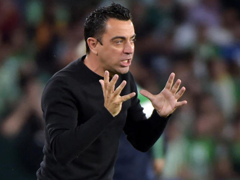  المدير الفني لفريق برشلونة تشافي هيرنانديز