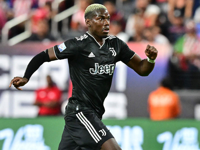  لاعب الوسط الفرنسي بول بوغبا