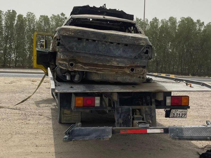 رفع إحدى السيارات المهملة