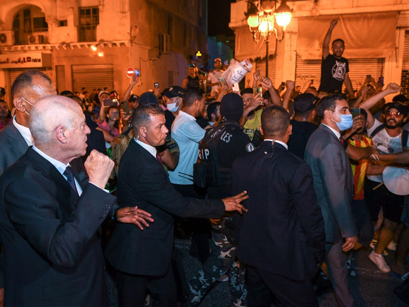 سعيّد يحفّز أنصاره وسط العاصمة (رويترز)