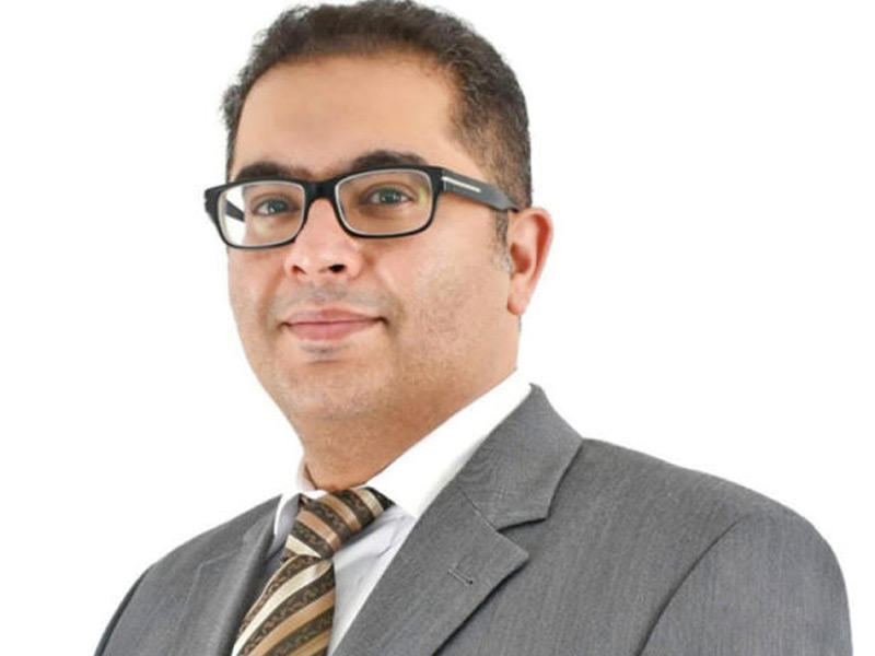 استشاري أمراض الباطنية، د. غانم السالم