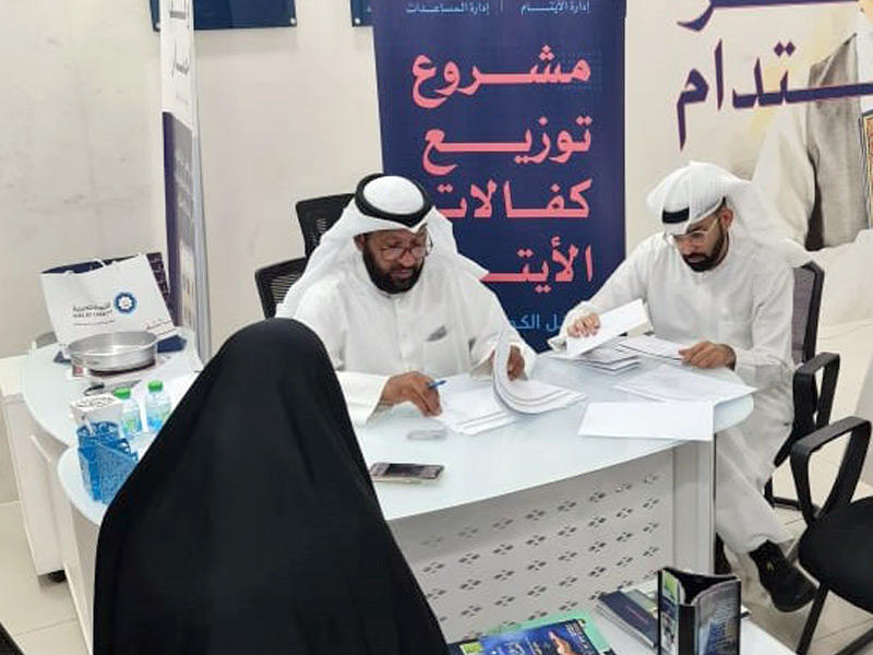 جمعية النجاة الخيرية توزع كفالات الأيتام داخل الكويت