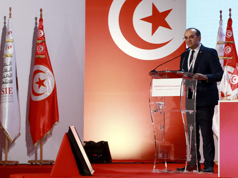 بوعسكر يعلن نتائج الاستفتاء   (أ ف ب)