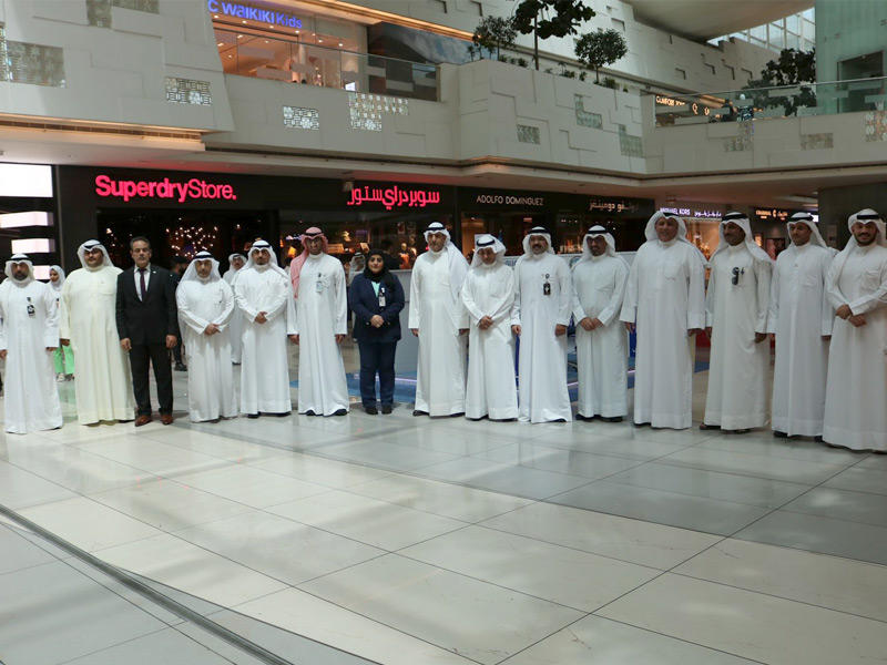 صورة تذكارية للمشاركين في حملة التوعية