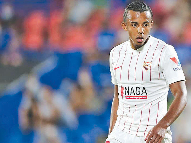 مدافع إشبيلية الإسباني جول كوندي