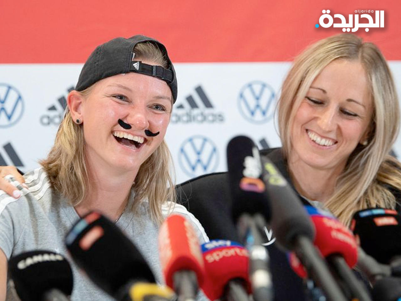 قائدة المنتخب الألماني ألكسندرا بوب بـ«شارب»