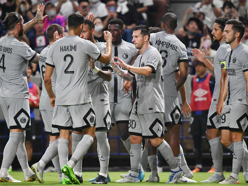 جانب من فرحة لاعبي باريس سان جرمان خلال المباراة الودية السابقة