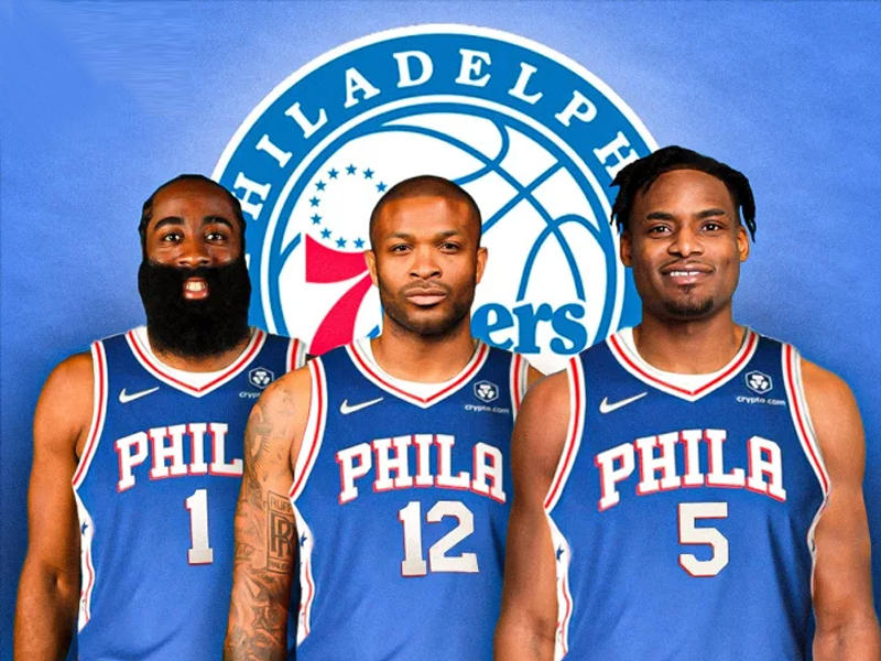 من اليسار، النجم جيمس هاردن واللاعبين بي جاي تاكر ودانويل هاوس