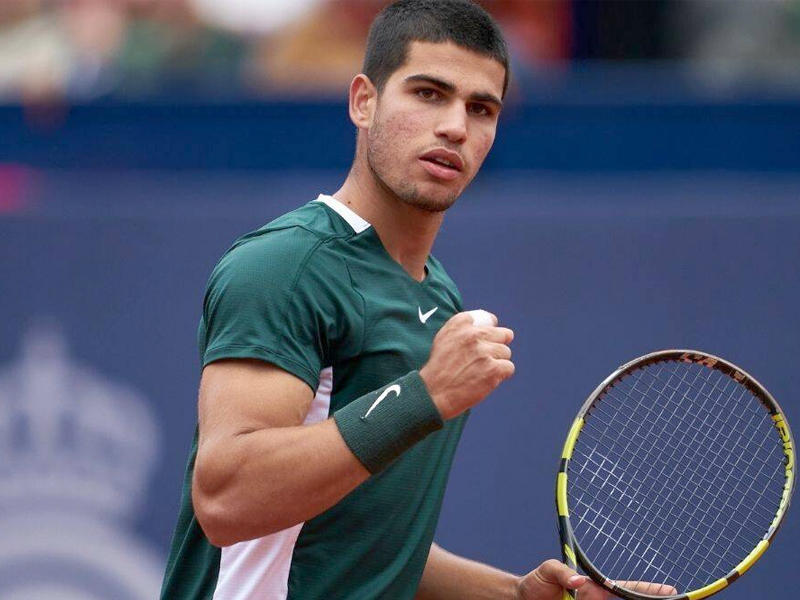 المصنف الخامس عالمياً الإسباني كارلوس ألكاراس