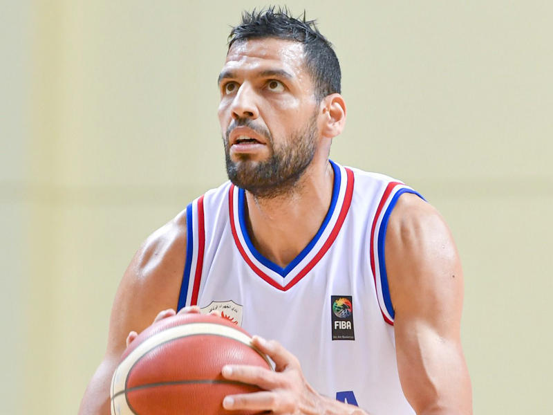 لاعب كرة السلة الدولي المحترف حالياً في صفوف الجهراء صالح الماجري