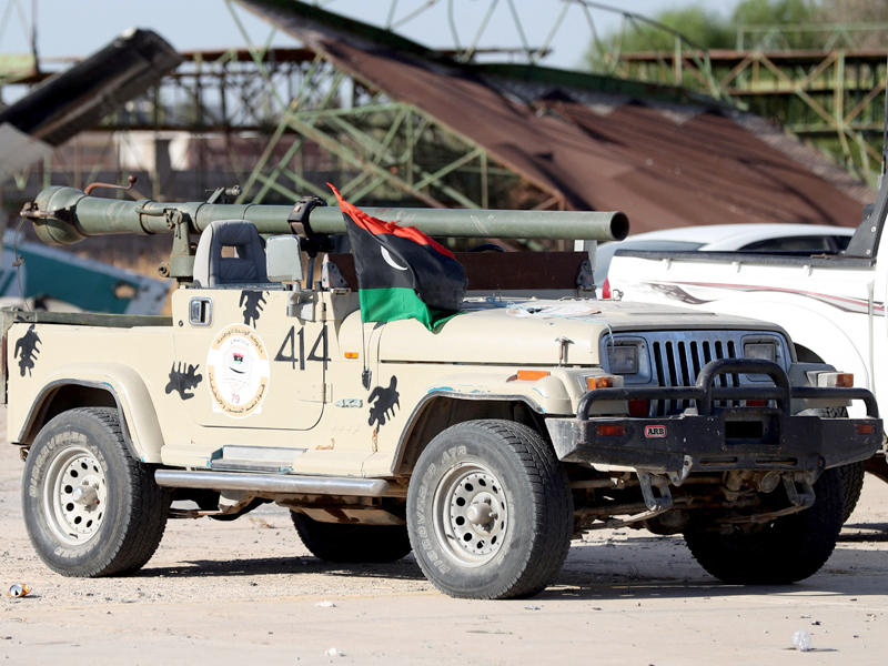 صورة للقوات المشتركة التابعة لحكومة الوحدة الوطنية الليبية داخل مطار طرابلس الدولي المغلق (أ ف ب) 