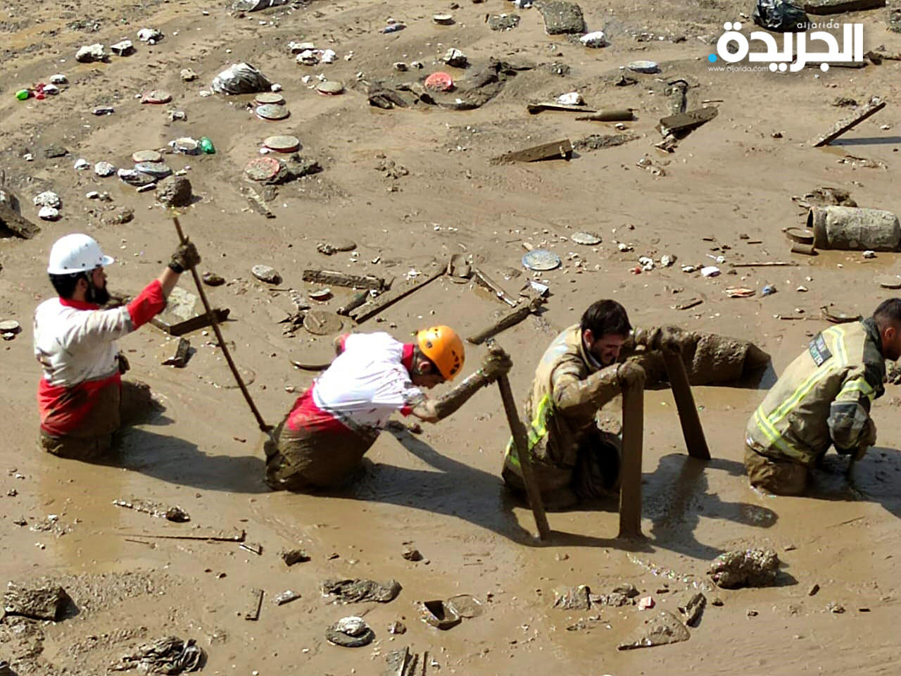 بلغ عدد القتلى جراء الانهيارات الأرضية والفيضانات التي اجتاحت إيران منذ الخميس 61 قتيلاً