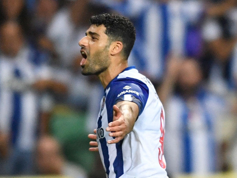 مهدي طارمي يحتفل بالفوز