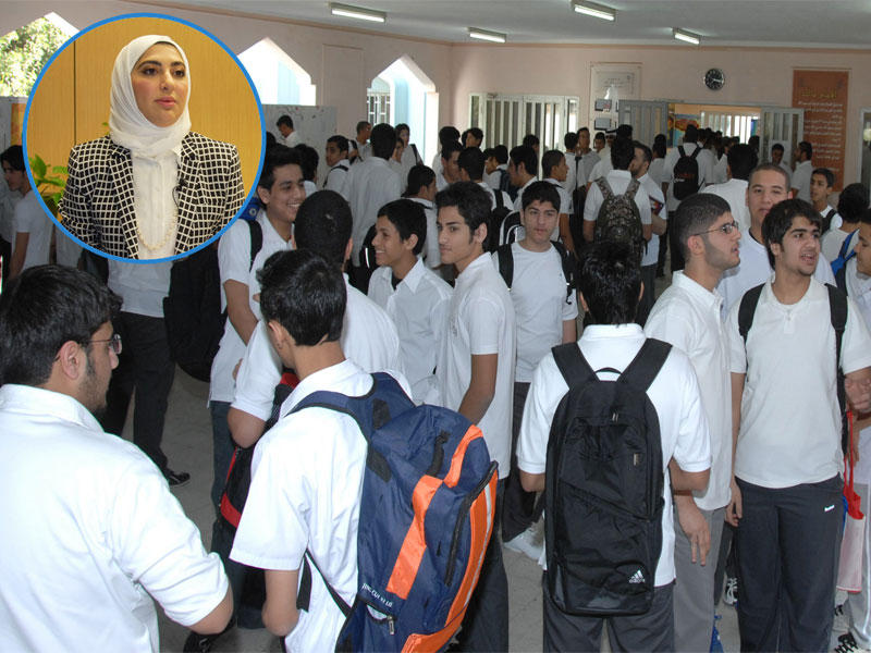  طلبة بالمرحلة الثانوية في بداية العام الدراسي الماضي وفي الاطار مسؤولة منصة «استشير» بوزارة التربية الباحثة زينب البيرمي