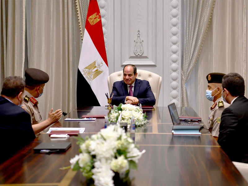 السيسي يلتقي قيادات مشروعات جهاز الخدمة (الرئاسة)