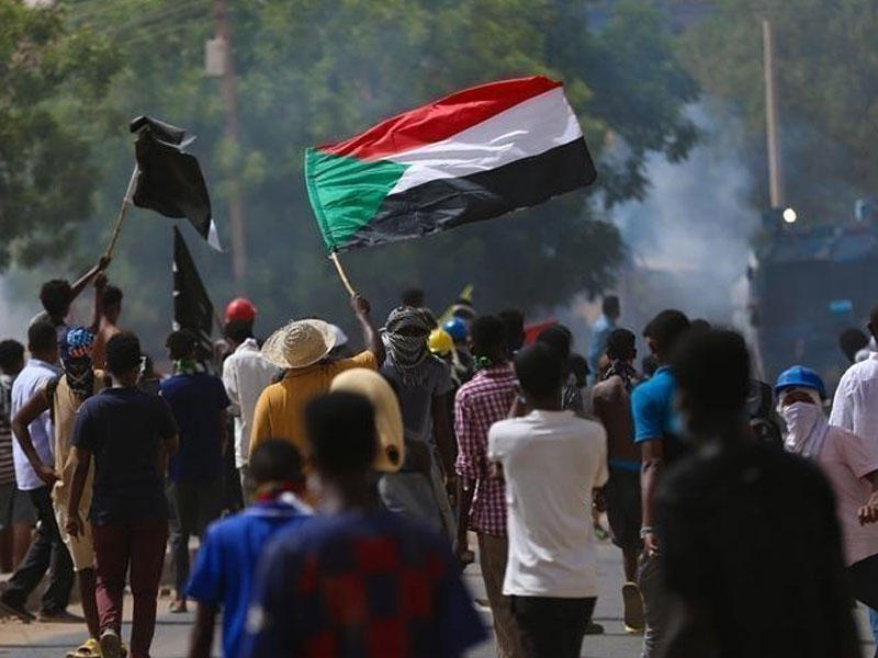 مظاهرات للمطالبة بـحكم مدني