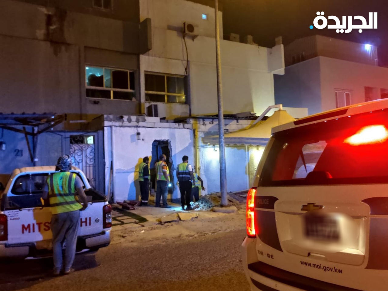 الفرق المعنية تباشر أعمالها لقطع التيار الكهربائي عن عقار مخالف