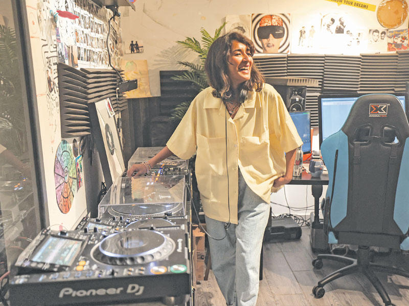  منسقة الأغاني السعوديات لجين البيشي