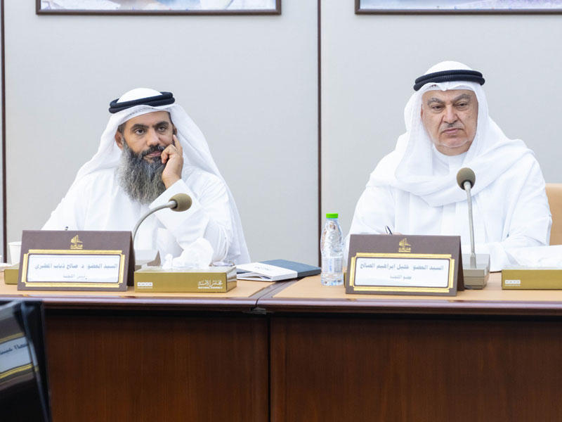 الصالح والمطيري خلال اجتماع اللجنة