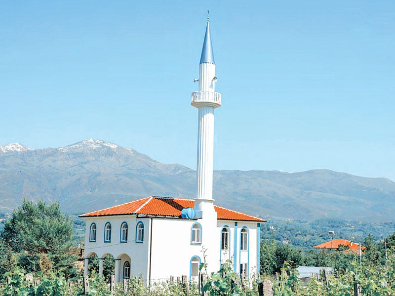 احد المشاريع المنجزة لجمعية النجاة الخيرية في بناء المساجد بافريقيا 