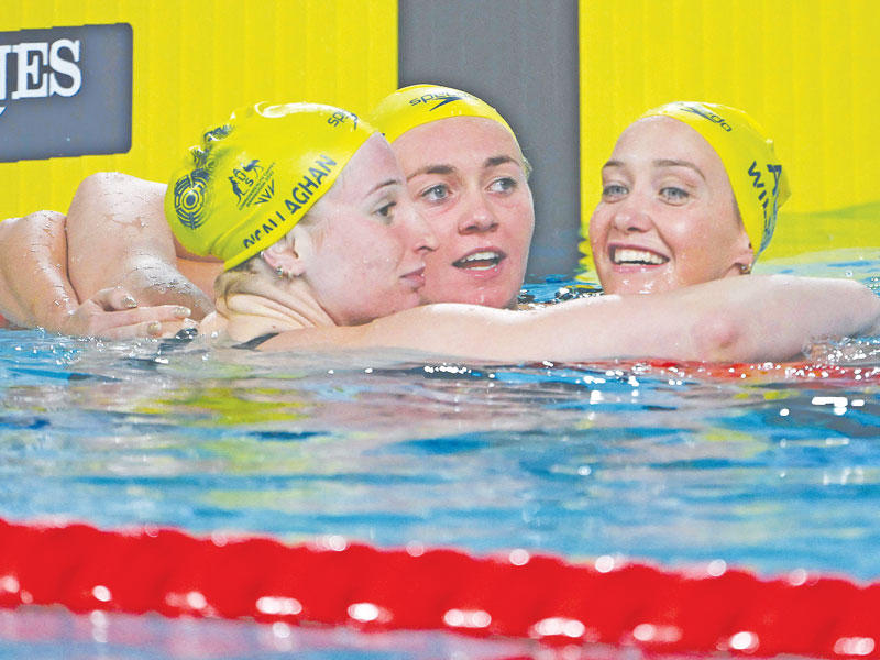 سباحات أستراليا يحتفلن بالفوز