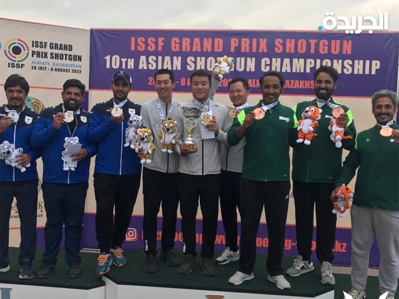 المتوجون بالميداليات