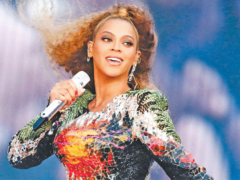  النجمة بيونسي