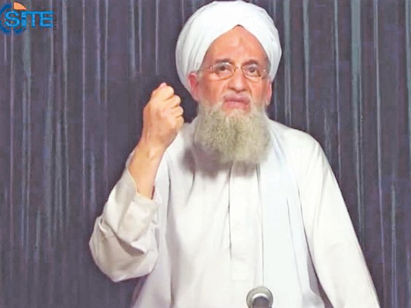 جراح العيون المصري زعيم تنظيم القاعدة أيمن الظواهري في أحد فيديوهاته