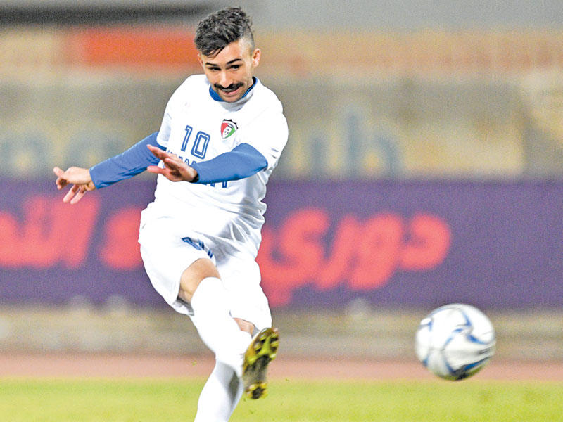 لاعب فريق التضامن لكرة القدم السابق والمنتقل حديثاً إلى فريق السترة البحريني مشعل الشمري