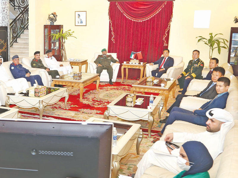 جانب من الحضور في حفل استقبال ذكرى تأسيس الجيش الصيني