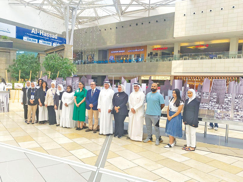 العوفان متوسطاً المشاركين في «يوم الشهيد»