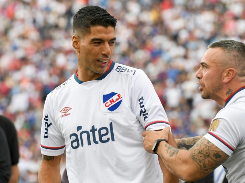 المهاجم الدولي لويس سواريز