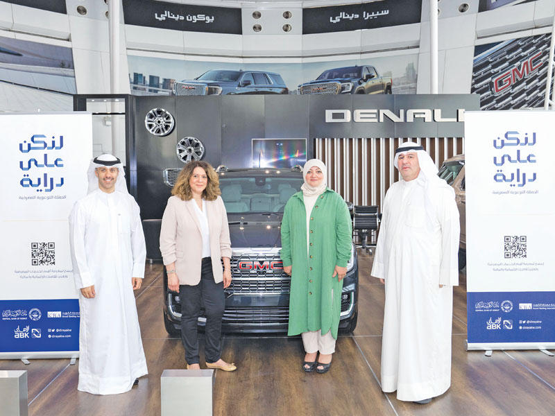 جانب من حملة التوعية الشاملة لنكن على دراي