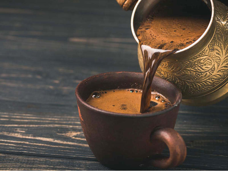 شرب القهوة باعتدال تساعد في صحة الدماغ لانها مليئة بمضادات الأكسدة القوية