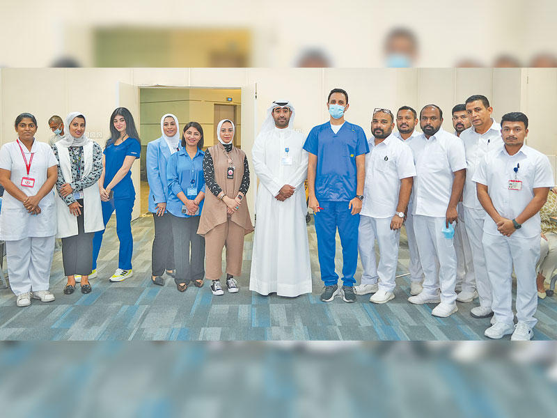 مسؤولو «زين» وبنك الدم خلال حملة التبرع بالدم