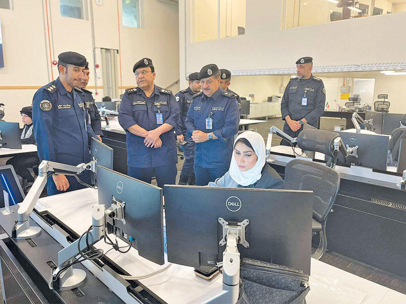 متابعة البلاغات في غرفة العمليات المركزية