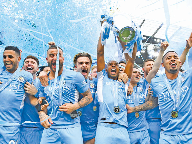 جانب من تتويج السيتي بلقب الدوري الموسم الماضي